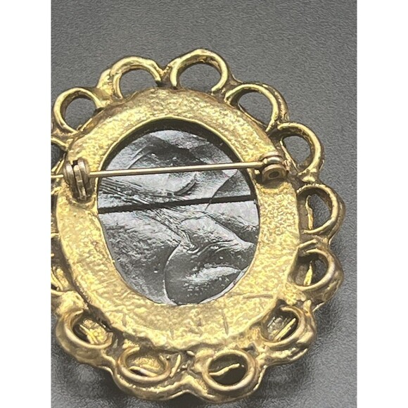 Vintage Sphinx Gold-Tone Brooch – Black Center – 1.75" Elegant Pin - Picture 4 of 5